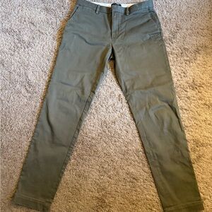 Banana Republic Men's Olive Sage Mason Athletic Tapered Fit Chino